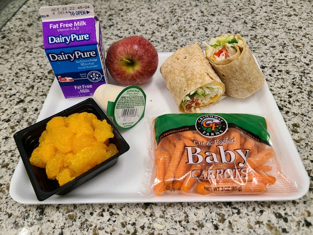 SouthForsythHS's tweet photo. Our amazing cafeteria staff ensures we have options for all students. The Garden Spot offers veggies with hummus, veggie wraps, fresh fruit, string cheese, salads, and more. #NSLW22 #FCSConnects @sfhslunchladies https://t.co/vFrCygivx4