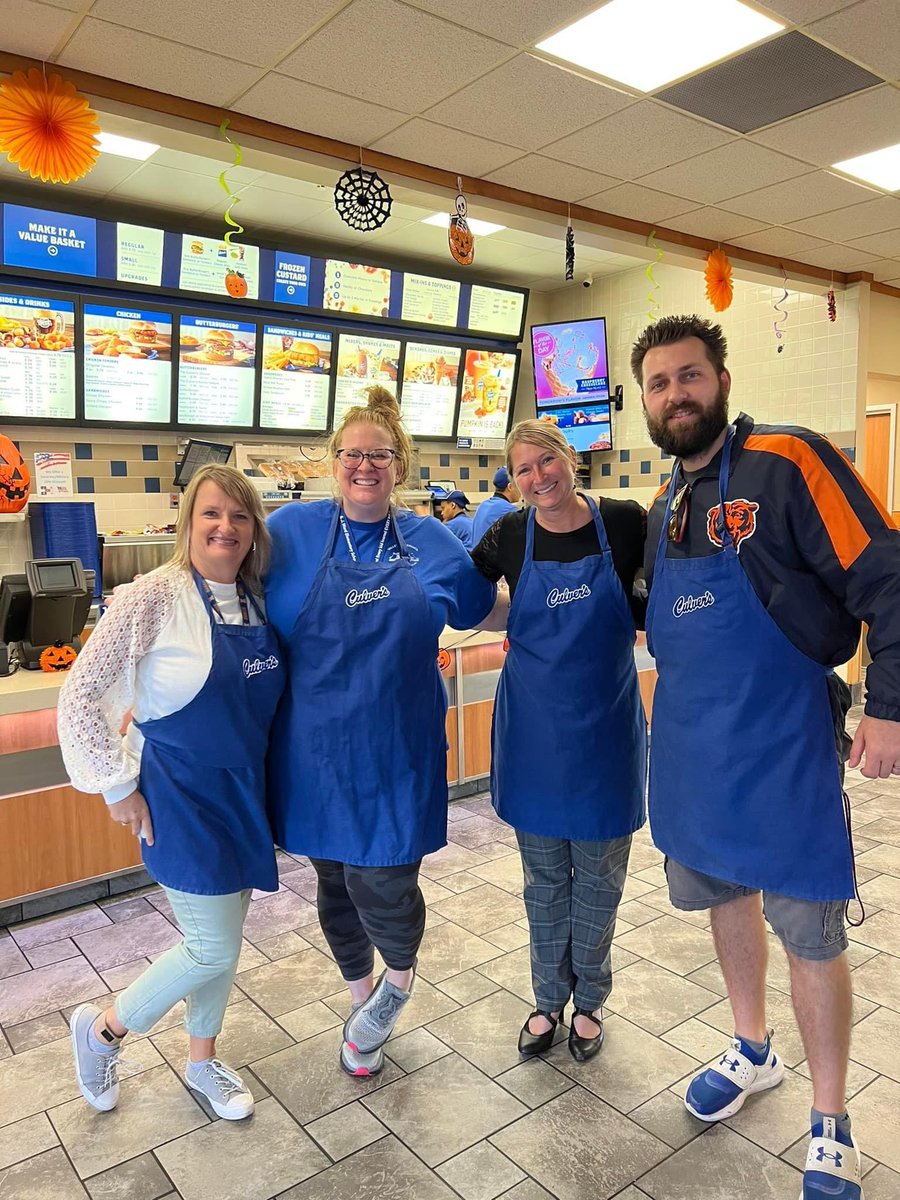 MrNejman's tweet photo. Teachers got to serve students today at our #culvers fundraiser. Pretty cool to see how excited our students were to see us working there today.
#bjw #ptoevent #vvsdproud #culvers https://t.co/t36WvsWVy9