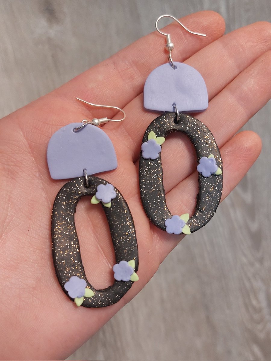leeclart's tweet photo. Brand new to the shop! Only $15!  Gorgeous handmade earrings! So excited to introduce these as a new hobby of mine <3 
https://t.co/RT9kamZR8a https://t.co/B9XwRLs7h1