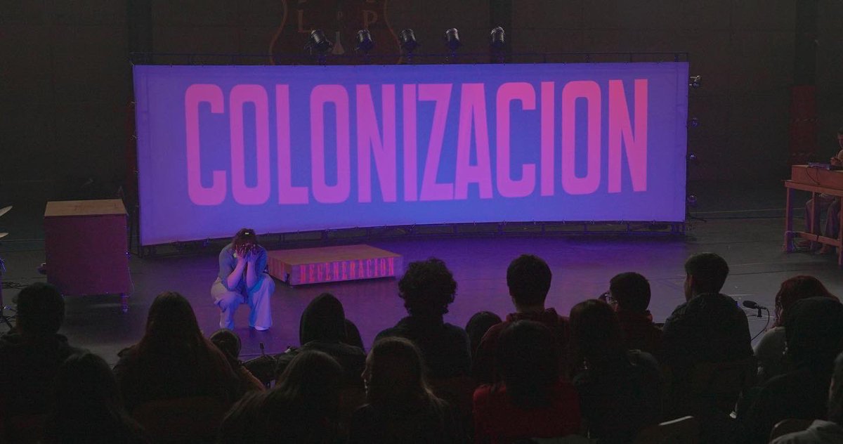 cdelinfinito's tweet photo. Compartimos registro de la función  [Patagonia de Sangre] de Teatro La Canalla en Porvenir 🔥💙

📆 Nos vemos este 13, 14,15 y 16 de Octubre en Punta Arenas.

⏰ 20.00h

📍Teatro Municipal José Bohr

🎫Entrada Liberada

#circuitocuatrocielos #artistasresidentes #memoria #teatro https://t.co/R5Xqvid7rL