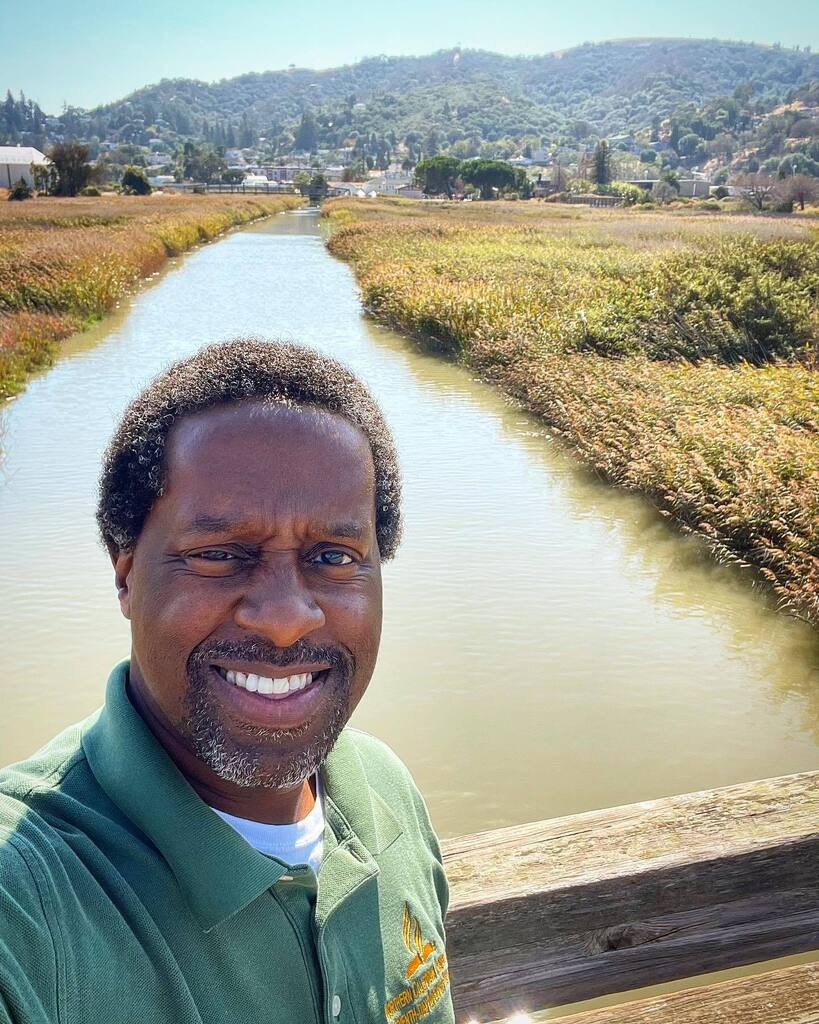 gresford's tweet photo. A couple of pastoral visits followed by a short afternoon prayer walk to prepare for a busy afternoon #martinezca #prayerwalk #prayerwalking #pastorlife #radkemartinezregionalshoreline #wednesdayvibes #selfie #pastorselfie https://t.co/zYc0abMNSq