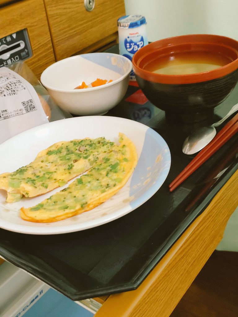 tikaki0702's tweet photo. おはようございます😃
病室の朝ごはんです
オムレツは夫の差し入れ
美味しい😋
#朝ごはん #オムレツ https://t.co/TMmArm1RF0