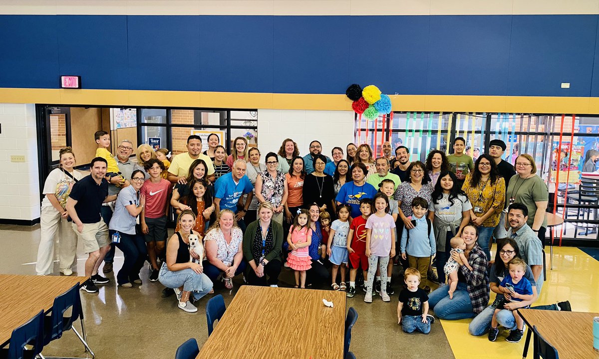 vanunio's tweet photo. Lakeland’s first Staff Family Pizza Night was a success! What a great feeling to connect with our “own” families! Thank you all that joined us! Thank you Sunshine for the support!@LakelandES #5Houses1Lakeland #ONELISD https://t.co/Utzb7QKd9E