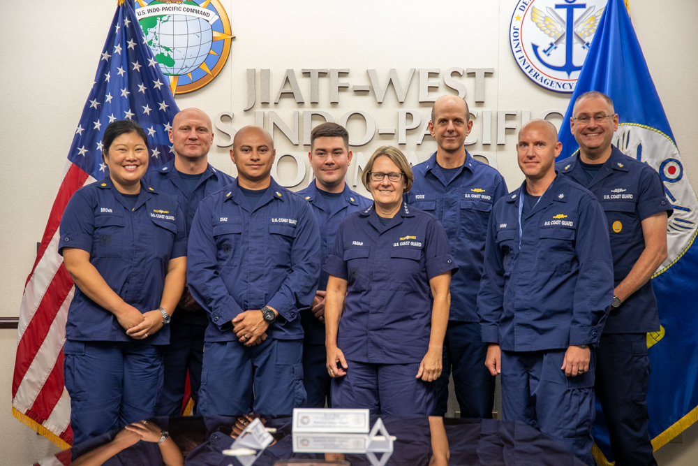 #ICYMI, #JIATFWest welcomed @ComdtUSCG where they discussed the #CounterDrug & #Interagency efforts that work towards a #FreeAndOpenIndoPacific.