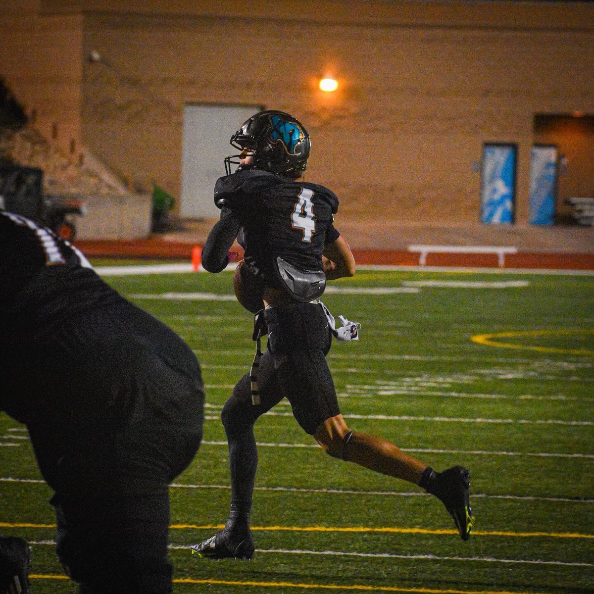 EPSports915's tweet photo. 2022 EP Area Week 7 District 1-6A #TXHSFB π Visuals on 10.07.22
Socorro Bulldogs
π
Pebble Hills Spartans
πΈ @offspeedpics βοΈ
In Partnership β¬οΈ
@superphenom06 βοΈ
Full gallery on our FB Page ππ₯π
https://t.co/Fh1z5QAtqz
#BorderlandSports #OffSpeedPics https://t.co/JUtDI6jpr6