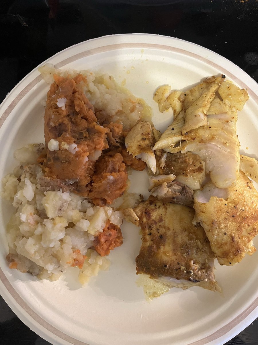 LauraPeck6's tweet photo. @meghan_hurley As always your plating is superb. Tonight may have been on of the last eve to BBQ. I have just discovered #Talapia …so flavourful & the texture is so yummy.Leftover white and sweet potatoes from 🦃 https://t.co/P9dNc5MJ7s