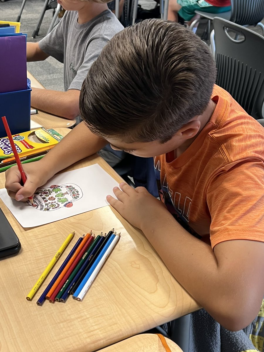 MrsBettertonTLS's tweet photo. Learning about Dia de los Meurtos with a sugar skull directed draw! C2 @TLSHawks are such artists! 🎨 #PVProud #TeamHawk https://t.co/gMEiWmvaLO