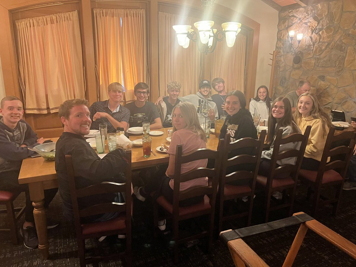 The crew is fueled up and ready to go for tomorrow. Been a fun group to watch. Go Vikes! (Coach Hope was here, photographer error. Sorry Coach 😬) <a href="/GINW_XC/">NorthwestXC</a>