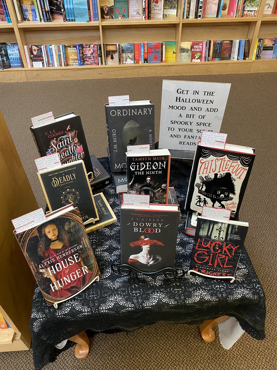 ellies_write's tweet photo. 🎃👻✨Spooky month display✨👻🎃 https://t.co/M2UzMXIpQZ