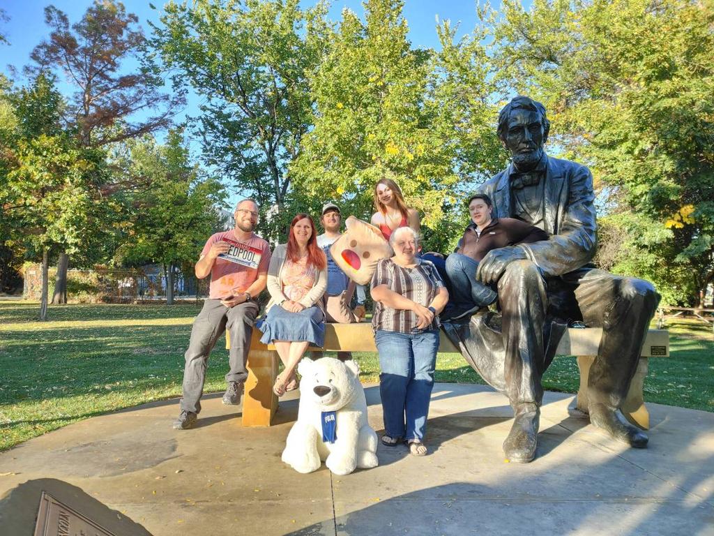Unsusp3cting's tweet photo. @NianticWayfarer Explorers in Boise Idaho hanging out with Abraham Lincoln in Julia Davis Park. We also made sure to have a not so live animal, a readable license plate, and plenty of body parts and faces. Enjoying our exploration. #WayfarerChallengePart3 https://t.co/NBYy1DTTth
