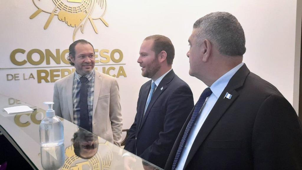 PRETENDEN TRASLADAR Q540 MILLONES  AL ESTADO DE CALAMIDAD

<a href="/BancadaVALOR/">Bancada VALOR</a>  y  <a href="/DUnionistas/">Diputados Unionistas 🔆</a> presentan objeciones y observaciones al decreto 50 20 22 que ratifica el Estado de Calamidad, por contener inconstitucionalidades.