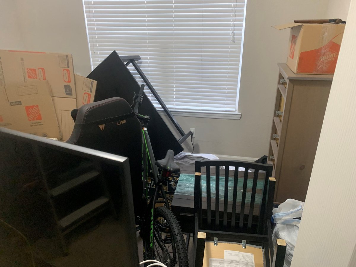 mgardner20's tweet photo. @GreystarApts this is how you treat your residents to do maintenance! Unacceptable. https://t.co/x9LqMTp9g9