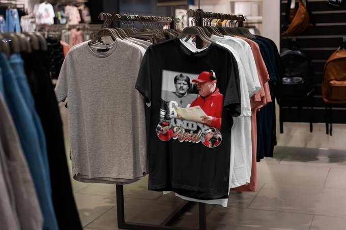 SoyNuevoSigueme's tweet photo. @apt667 @newheightshow @tkelce @JasonKelce The shirt Here @STARSHIRTSS https://t.co/Wyai6JX9FS