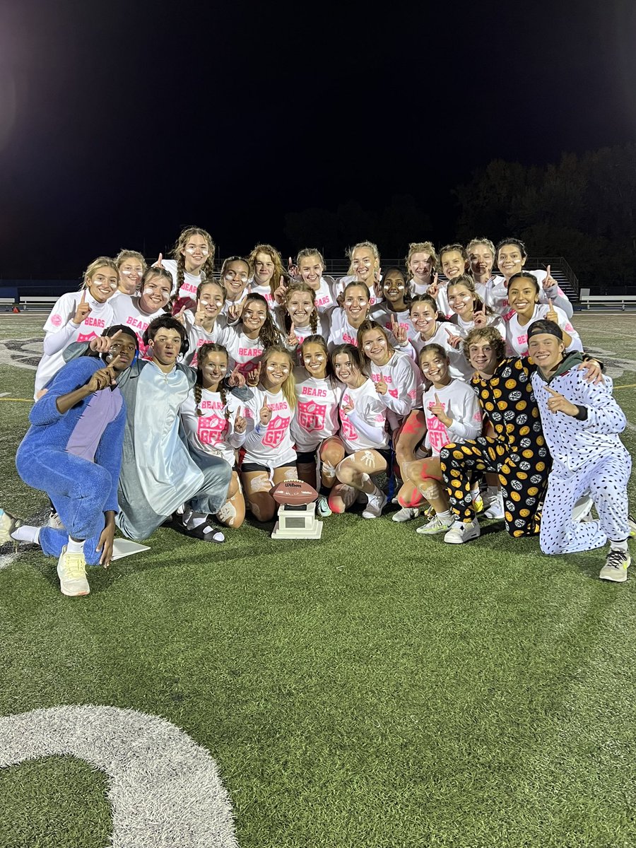 LZHSStudCo's tweet photo. Junior White team with the win. Good Job Blue team. 
Now on to the senior game 😉
@ErinDeLuga @LZHSBEARS @GalltKelley https://t.co/8JB15naSF7