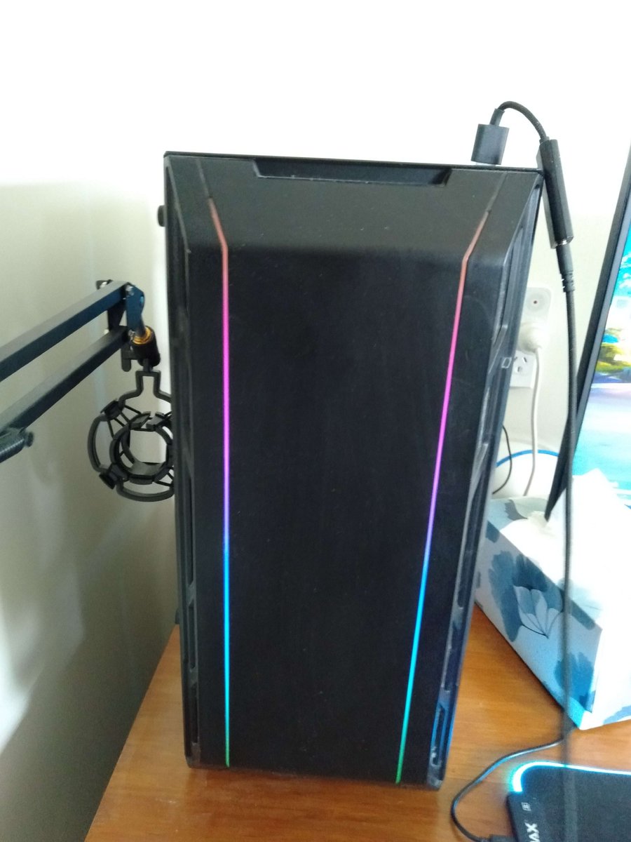 RizzaAU's tweet image. PC GIVEAWAY 
(FRIENDS LETTING ME GIVEAWAY HIS 2K PC)

Follow @RizzaAU &amp;amp; @TRLeckie 
 LIKE RETWEET TAG 2 FRIENDS

GIVING AWAY IN 1 WEEK