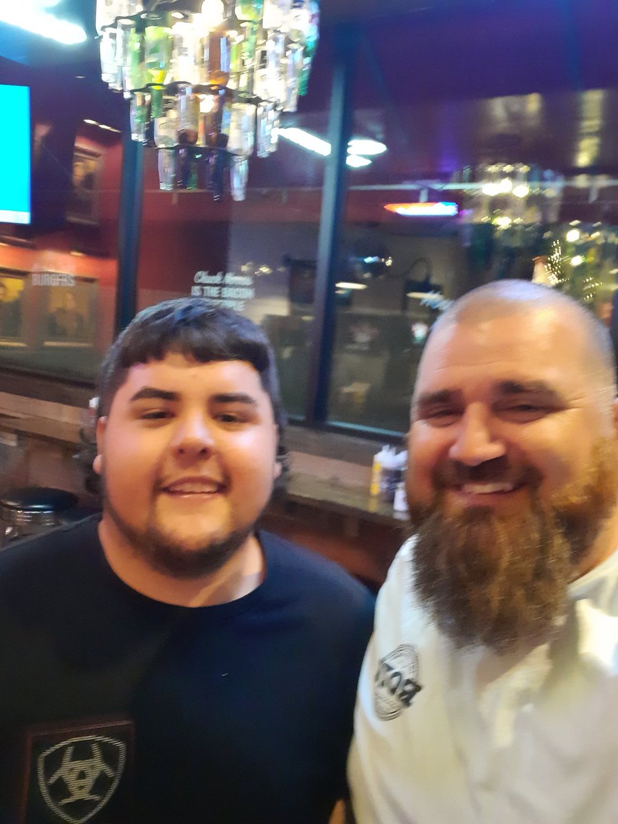 vinslade's tweet photo. Love seeing former players out and about!!! https://t.co/0bnrk5ilqj