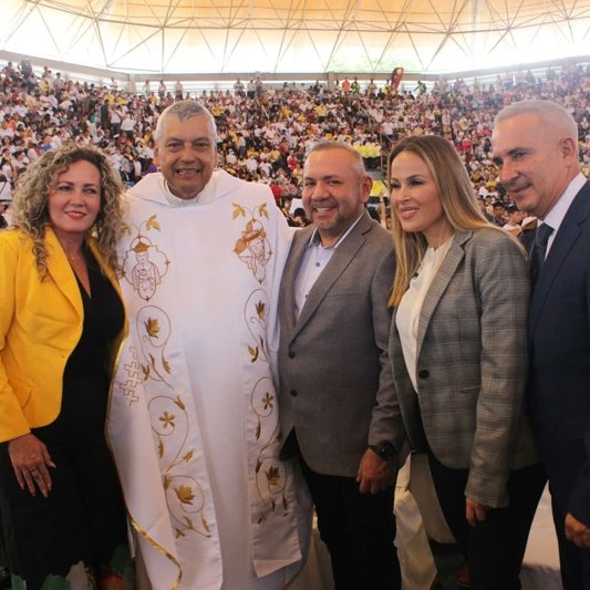 charlychaves's tweet photo. La @DiocesisSC realizó una multitudinaria Eucaristía, con motivo de celebrar los 100 años de creación como Iglesia del Táchira. Esta celebración se realizó en el Gimnasio Futbol Sala Campeones del 97, con presencia de más de 20 Obispos de las Diócesis del país... https://t.co/qSSfeARlwI
