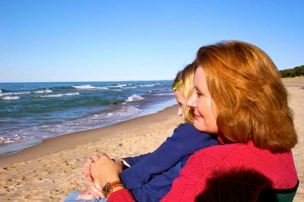 morgbram's tweet photo. appreciation post for my pretty mama ❤️ with me like a handprint on my heart ❤️ https://t.co/Vb6PpkcWAs