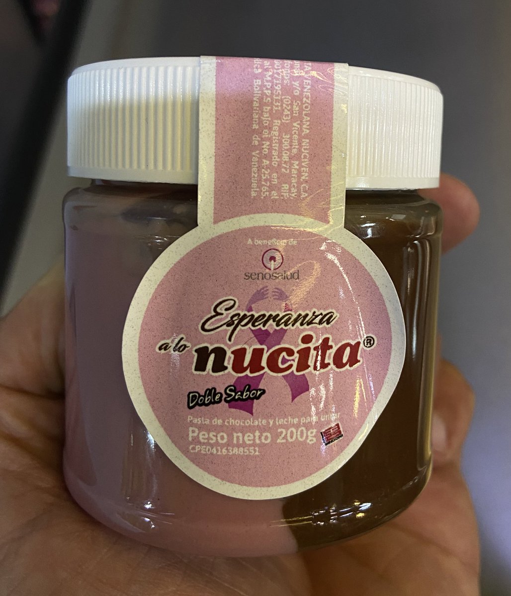 robertogolding's tweet photo. Hoy me encontré esto en el supermercado.

Este tipo de acciones son las que generan el #engagement con una marca.

Bien por #nucita por sumarse a la concienciación en mes rosa 

@Senosalud @nucitave https://t.co/a0czqY8ind