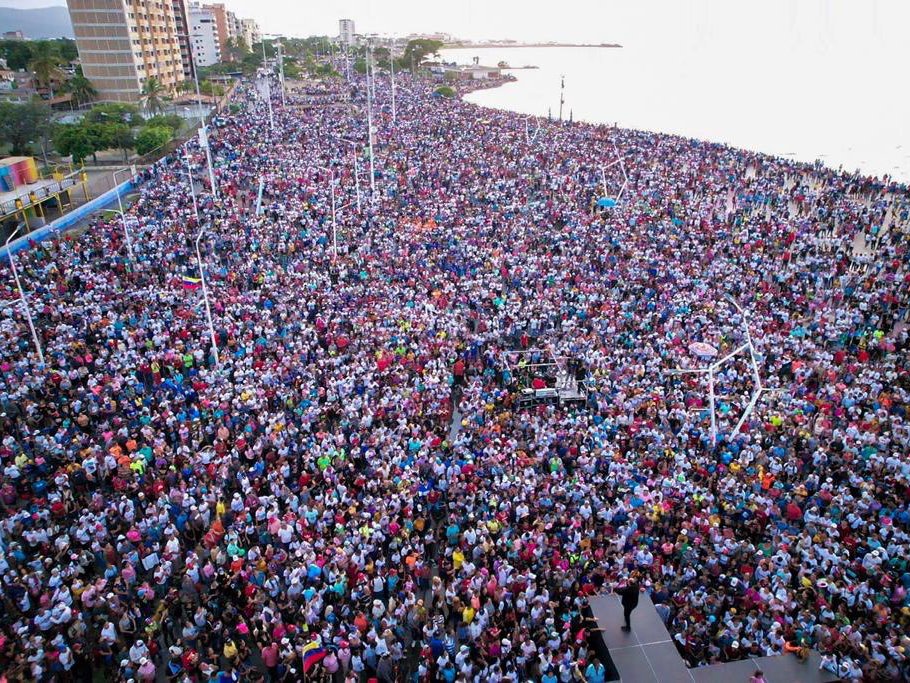 Circuito3SUCRE's tweet photo. Pdte. @NicolasMaduro hoy estuvimos con fe en la exitosa Marcha para Jesús 2022, la más grande de la historia que recorrió las calles de Cumaná con oraciones y bendiciones para todos, proclamando sanidad y la paz de nuestra nación. #IglesiaCuadrangular #GritoResistenciaIndígena https://t.co/ND4re7ceR6