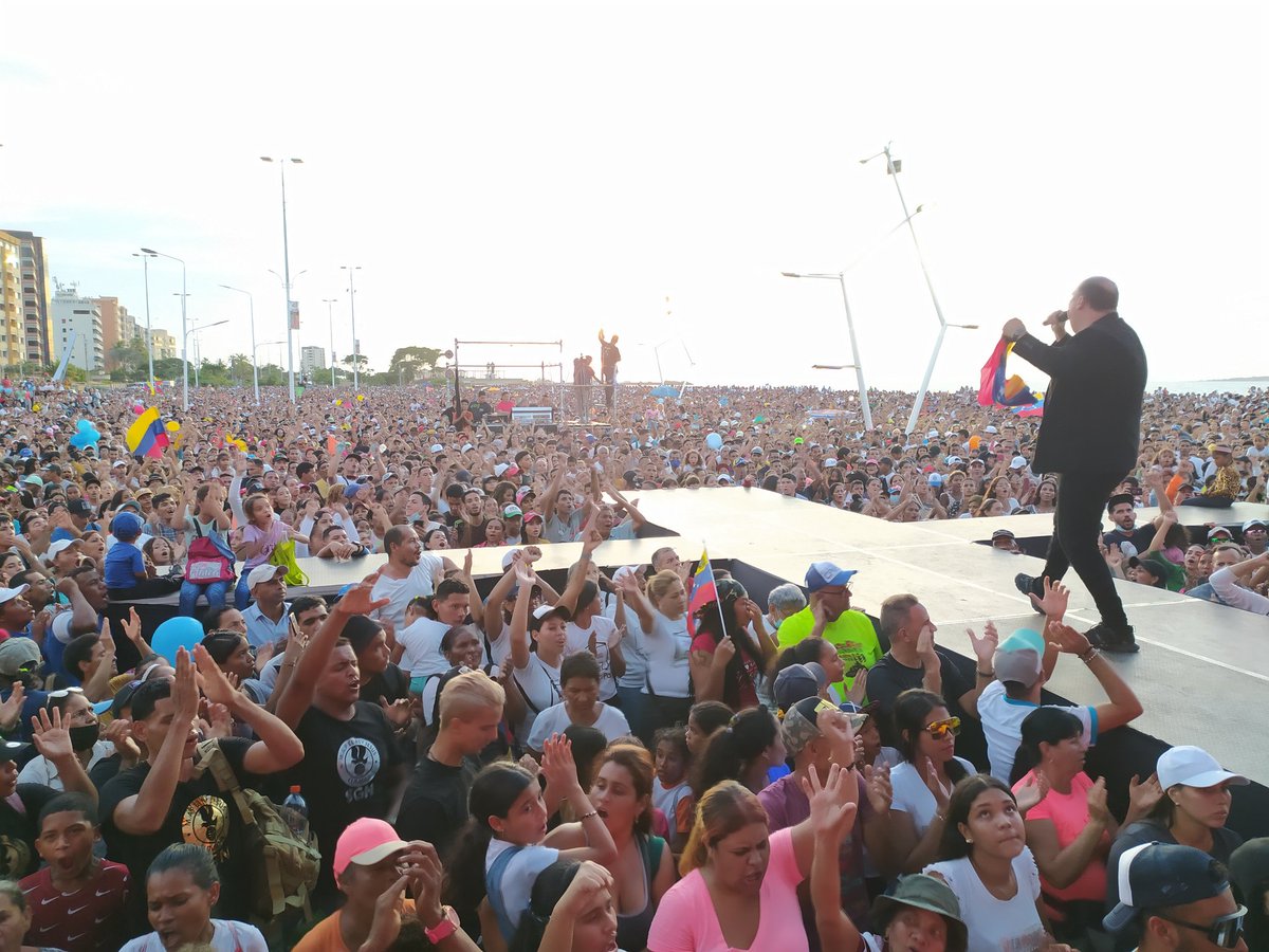 Circuito3SUCRE's tweet photo. Pdte. @NicolasMaduro hoy estuvimos con fe en la exitosa Marcha para Jesús 2022, la más grande de la historia que recorrió las calles de Cumaná con oraciones y bendiciones para todos, proclamando sanidad y la paz de nuestra nación. #IglesiaCuadrangular #GritoResistenciaIndígena https://t.co/ND4re7ceR6