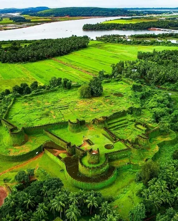 Incredible India 🇮🇳! Delight for history buffs : Mirjan Fort, Karnataka. During Summer During Winter @desi_thug1