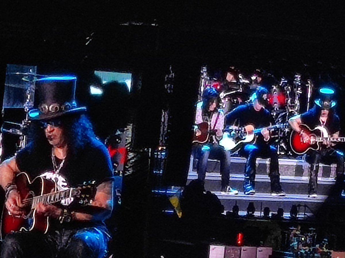 NatikG28's tweet photo. Gran noche en Bogotá que no olvidaré.... Gracias #GunsNRosesEnColombia #GunsNRoses #Bogota #RockStar https://t.co/v3bkmdjLPL
