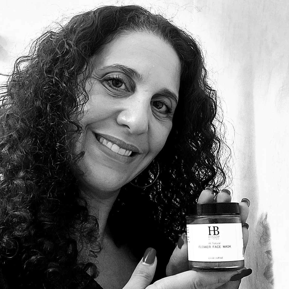 hyssopbeautyllc's tweet photo. #HOWTOHYSSOP TIPS FOR #FLOWER #FACEMASK
Lori loves this classic. Her tips for the Flower Face Mask:
“I put it on for a few minutes before showering. Once the mask dries, I wipe it off with a dark, wet washcloth. I follow up with a few drops of #FacialOil for a beautiful glow!” https://t.co/cyrnjSaIvC