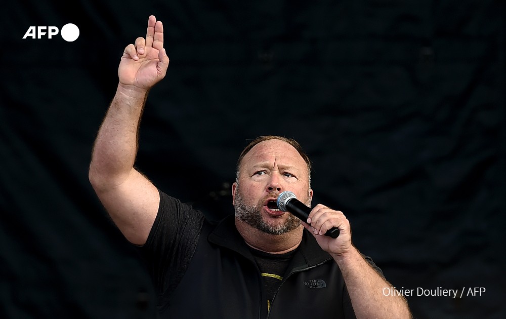 AFP's tweet photo. A US jury has ordered conspiracy theorist Alex Jones to pay nearly $1 billion in damages for falsely claiming the Sandy Hook school shooting was a hoax

The InfoWars host claimed the 2012 massacre was 'staged' by gun control activists

https://t.co/kQEQA39Ysx https://t.co/LxvD0SNdZM