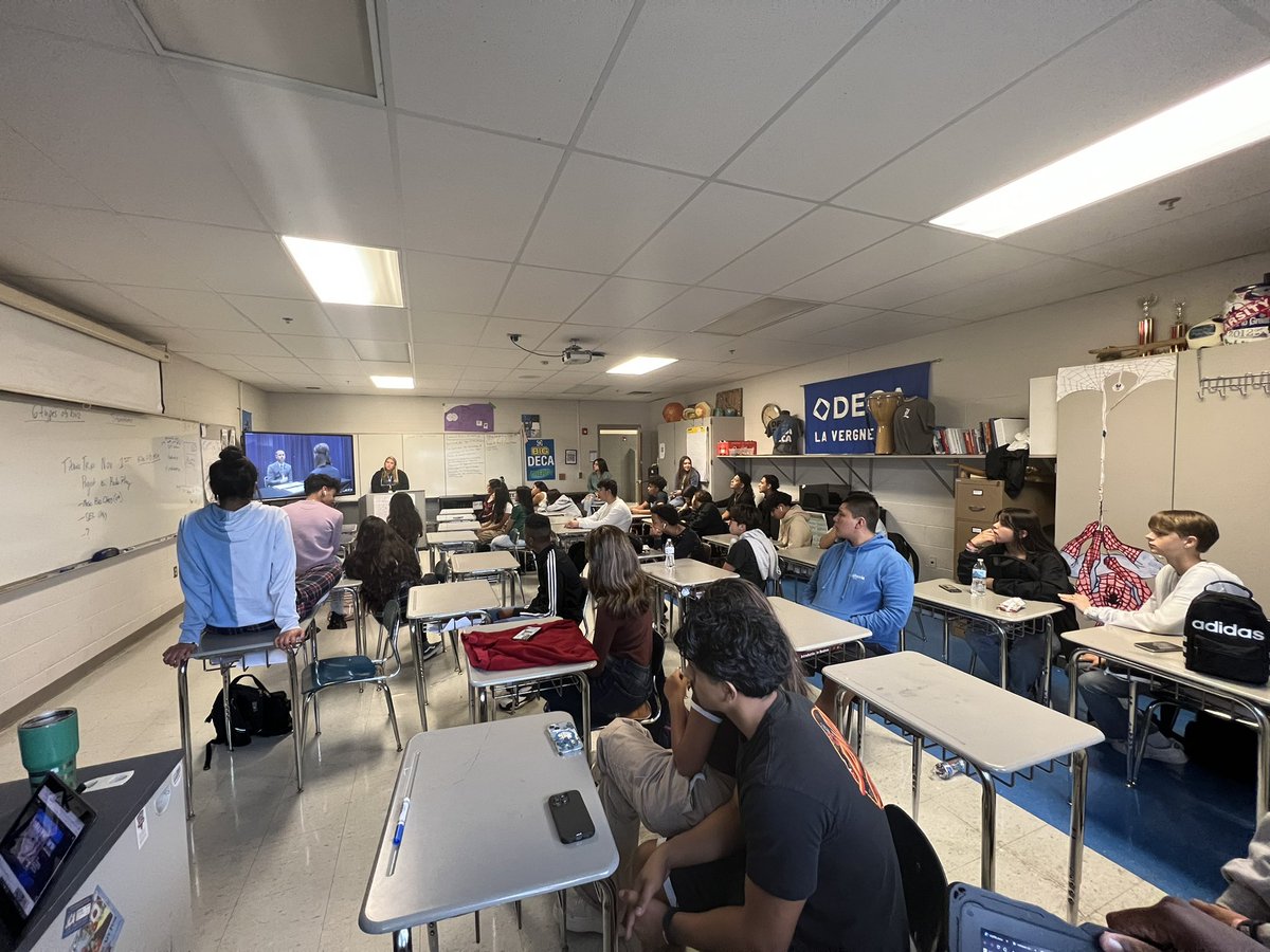 LHSwDECA's tweet photo. Everyone is getting ready to choose their categories for competition!!! So Excited!!! #DECA #Cantwait #LHSDECA https://t.co/P7SMSfXpvZ