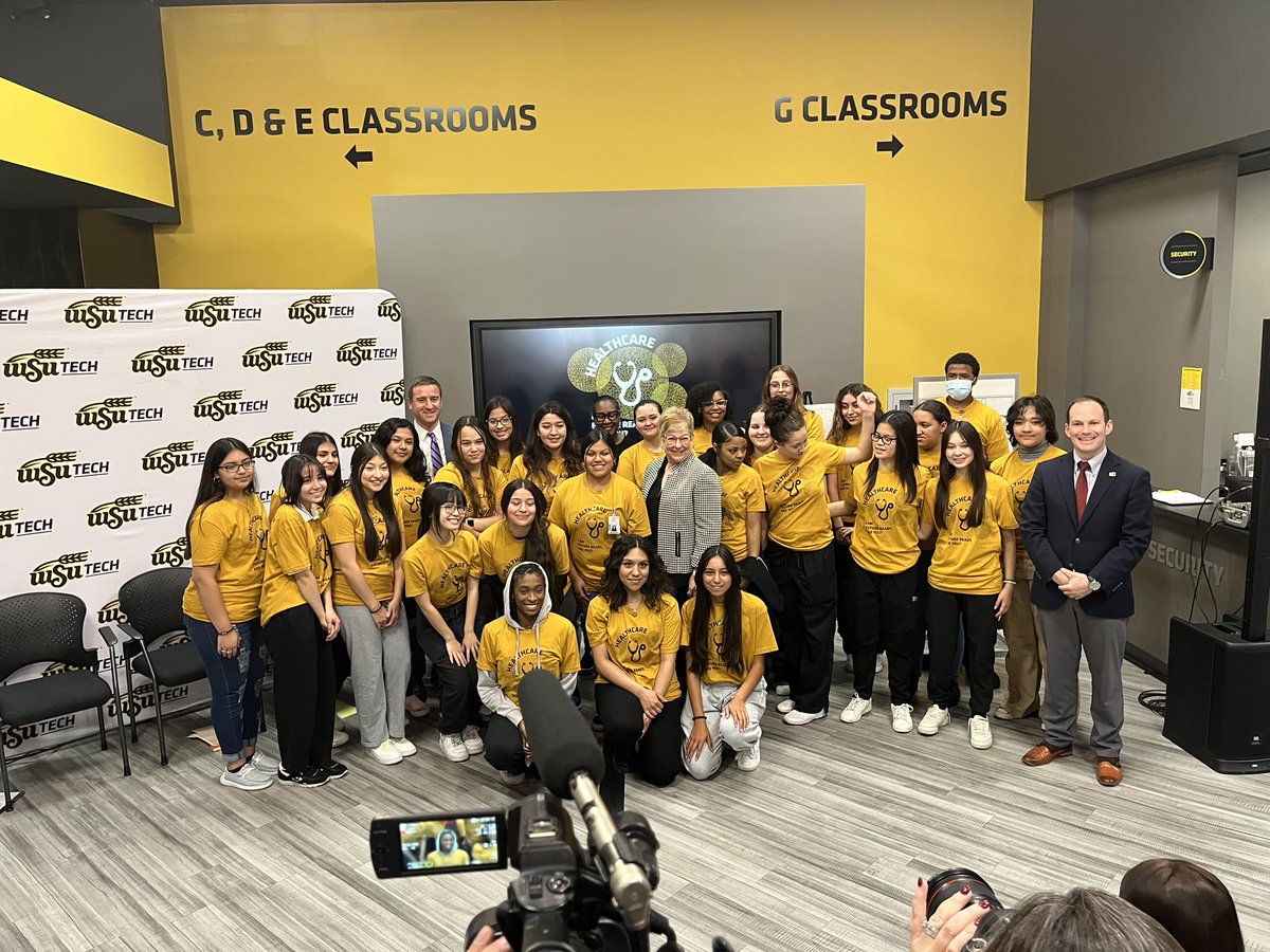 ingramhollyann's tweet photo. Yesterday I got to see barriers removed for students. I got to see how community partnerships working & collaborating together WITH educational organizations like K-12 & tech schools benefit ALL involved! One speaker said “out of adversity comes opportunity.” #WPSProud #MYICT https://t.co/v9eoUpp2UU