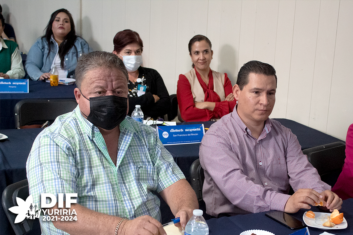 DifYuriria's tweet photo. 12 de octubre 2022.- El director de Dif Municipal Yuriria Rogelio Salazar Salazar asistió a centro de usos múltiples en CEREVI en la ciudad de Silao Gto., a la reunión de directivos de los diferentes DIF del estado de Guanajuato. https://t.co/SpQtAZCjfB