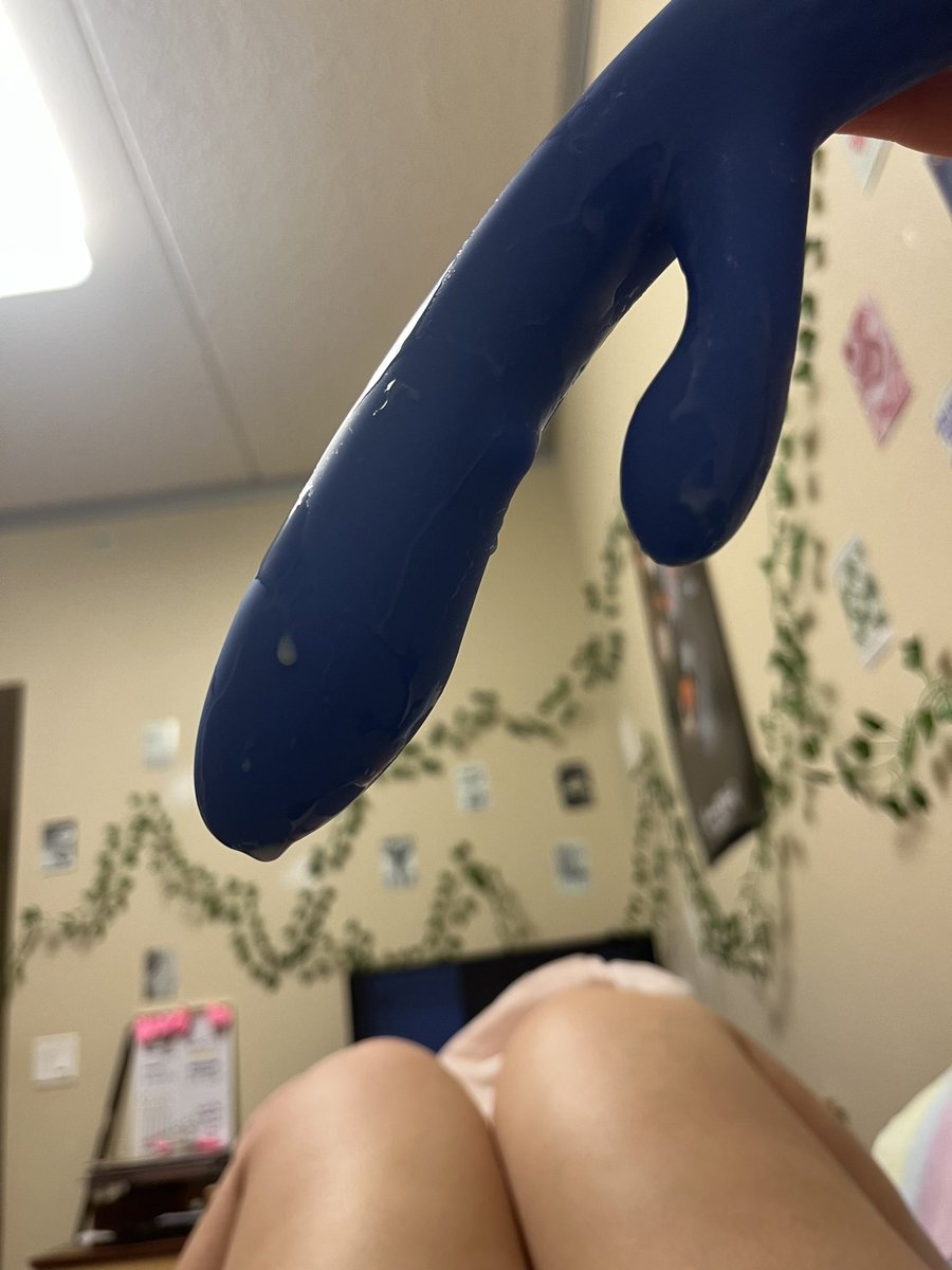 sstarrgiirrlll's tweet photo. love new toys 🤭 https://t.co/lHjQ24fN5r