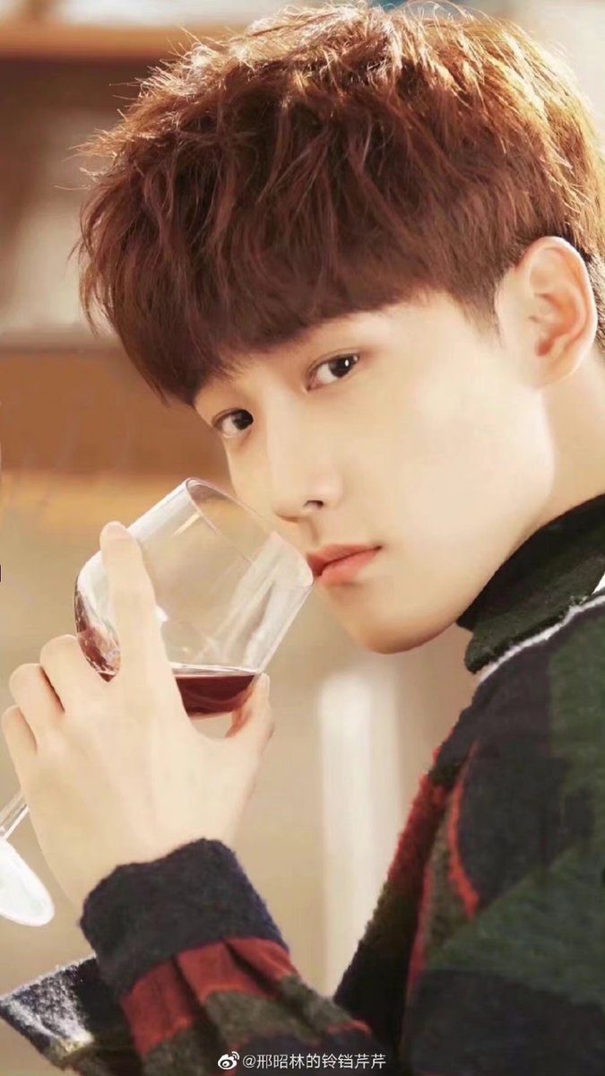 XingZhaoLinTHFC's tweet photo. 早上好 🌞
ทักทายยามเช้ากับนายแบบสุด Hot โจวจื่อโม่ จากซีรีส์ #ไม่ยอมแพ้กาลเวลา | #不负时光 | #StandingInTheTime ใครคิดถึงกัน เจอกันได้ที่ #iQIYI นะจ้ะ 🤩🤩
📸 邢昭林的铃铛芹芹
#สิงเจาหลิน #邢昭林 #XingZhaolin #xzlxzlxzl #형소림 #シン・ジャオリン #シンジャオリン https://t.co/UlHFkrDRx4
