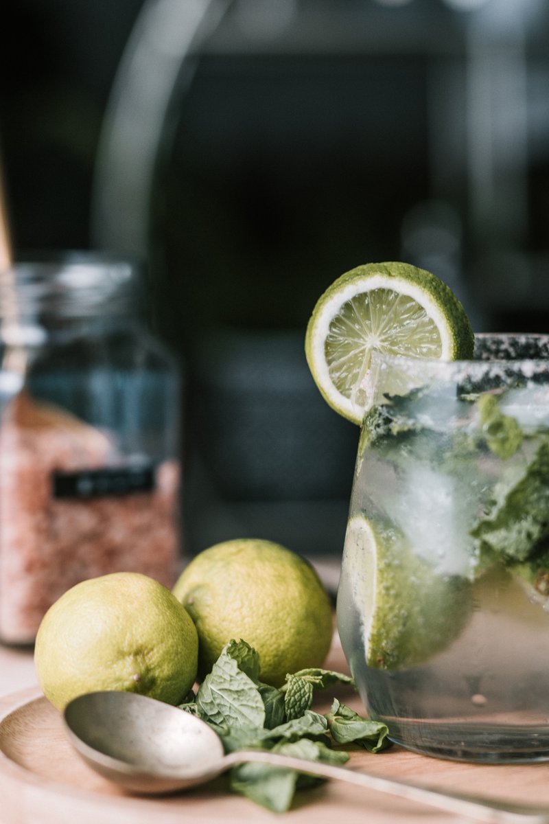 fooing_official's tweet image. Shake all ingredients with ice and pour over bullet ice in a glass. Enhance the flavor with mint leaves and add lime for garnish.🧊🧊
A lime mojito to say good night to everyone.🍸
 #icamaker #fooing #mojito #cocktails #icedtea #icedrink #bar