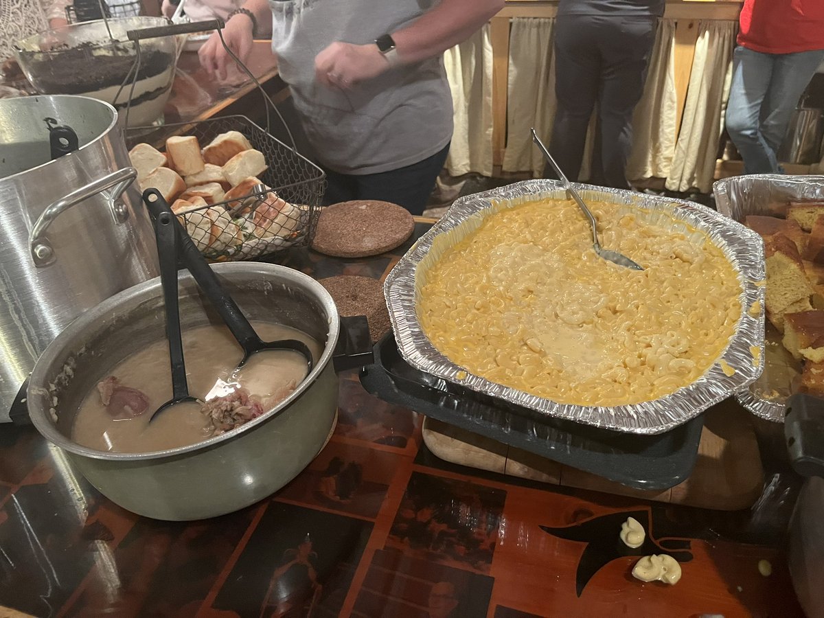 COACHMARCHIGH's tweet photo. New prospect campground senior feast 2022! #dirtcake #tradition #GATEFAMILY https://t.co/lzYDiGReYT