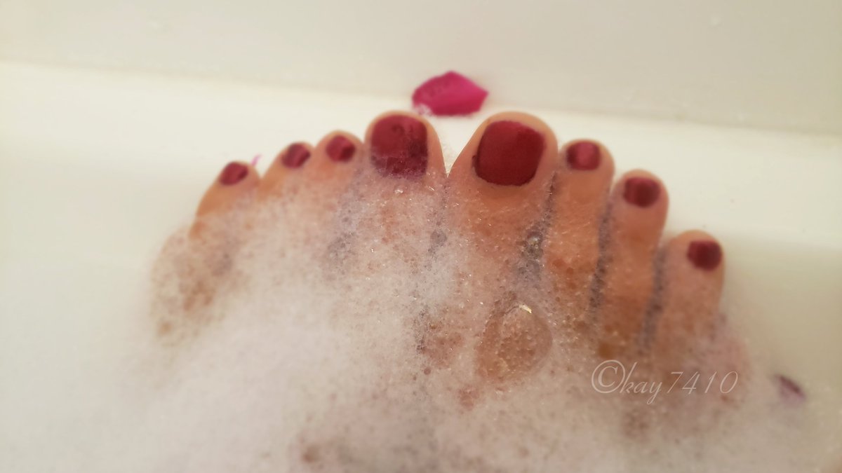 lilmisslongtoes's tweet photo. @FFCRogueGeneral love red! https://t.co/812fovmgXK