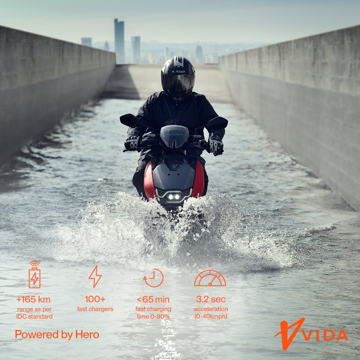 VidaDotWorld's tweet photo. We've tested VIDA V1 to survive in extreme conditions, from dust tunnels, to deep water, and temperatures hotter than an oven. Click here to reserve your VIDA V1 now for just ₹2,499. 

#MakeWay #ElectricScooter #VidaEScooter #VidaEV https://t.co/rRjKg0KMDd