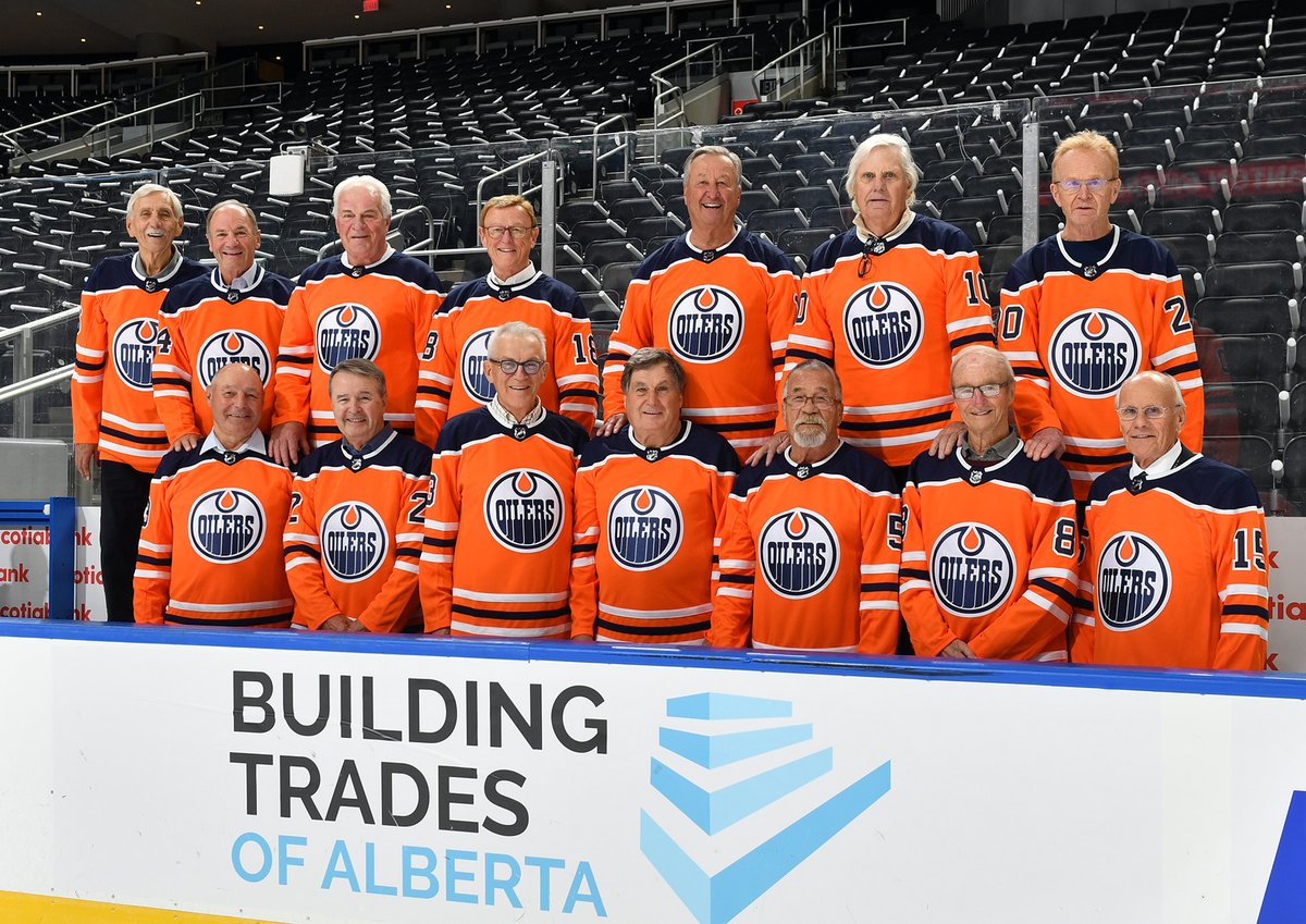 EdmontonOilers's tweet photo. What an honour to have members of the 1972-73 WHA Alberta #Oilers at last night's game to celebrate the 50th anniversary of their inaugural season! https://t.co/9GkWb8f1si