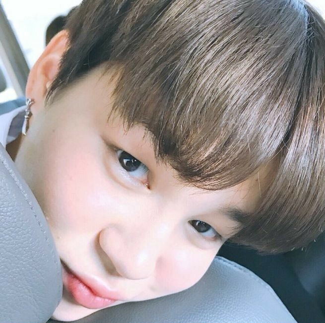 ipurplegguk's tweet photo. ⇢ feliz aniversário ji ♡ não há pessoa mais preciosa nesse mundo igual à vc, obrigada por ser o motivo dos meus sorrisos! eu te amo demais mimi💗
#JIMINDAY #HappyBirthdayJimin https://t.co/bX7qErzChf