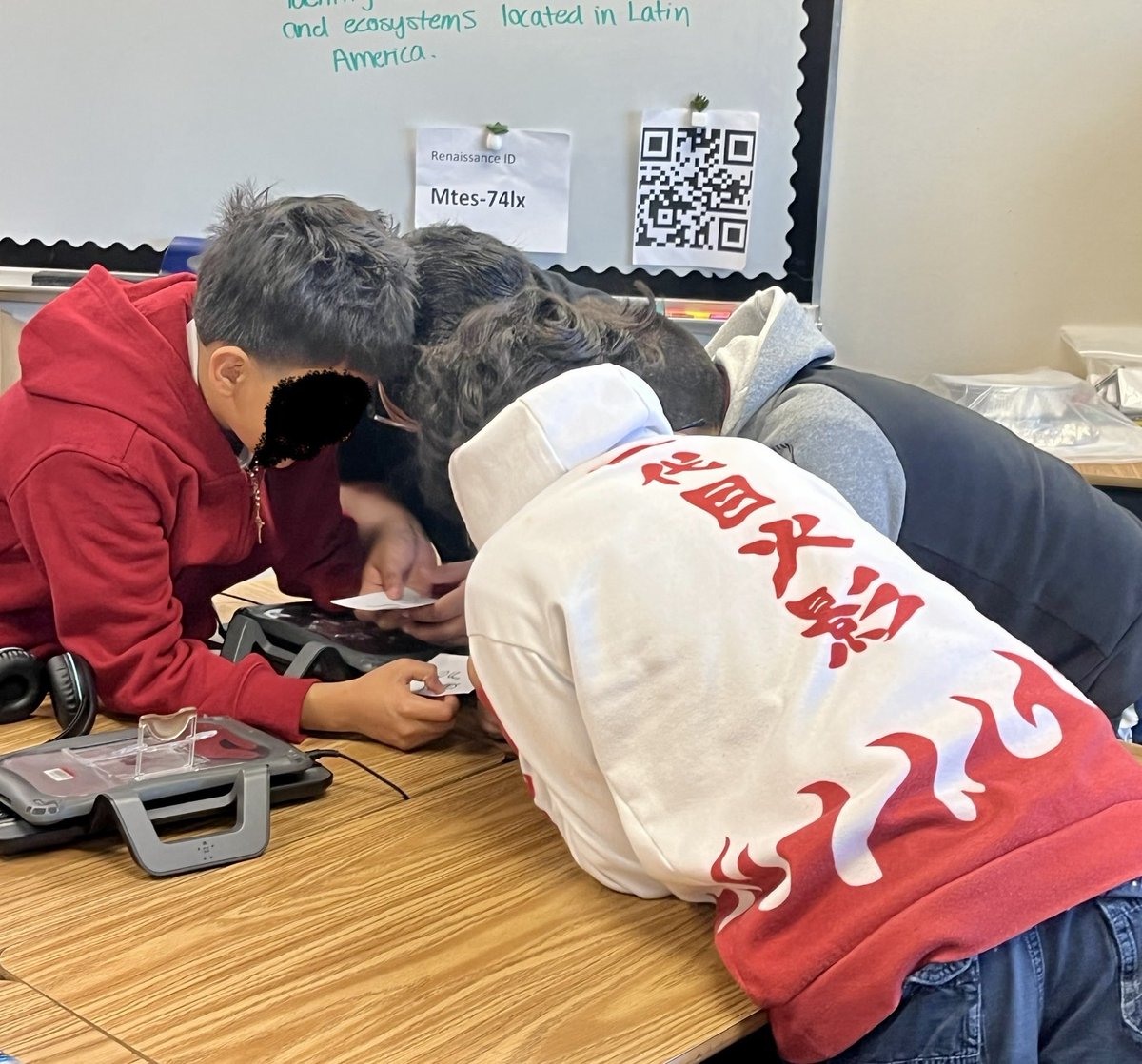 EslEllen's tweet photo. Table talk-great minds working together. Providing all students “talk time” will increase confidence and TELPAS scores! #MTEMustangs #RISDBelieves https://t.co/xBcraET82e