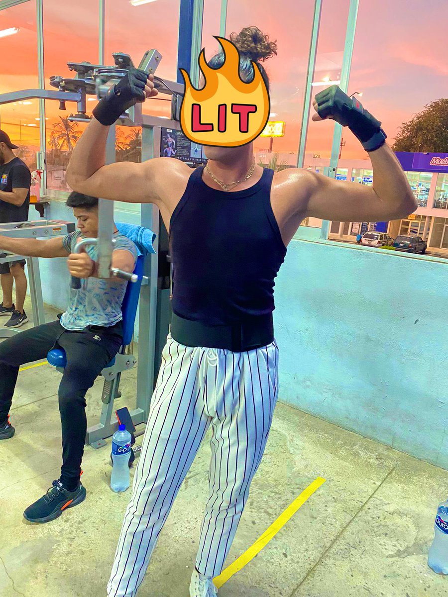 genadyluna2's tweet photo. Para apretarte 🤤 https://t.co/PF9eA6nBNh