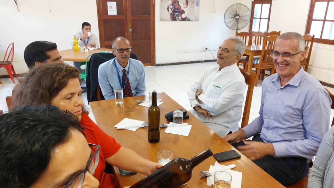 His Excellency President J. Ramos-Horta @JoseRamosHorta1 drops by the #UNTimorLeste Canteen to have lunch with the outgoing UN RC @RoyTrivedy & to say 'goodbye to a friend of #TimoLeste”. President met with the UN #CountryTeam & shared his appreciation of the UN’s work