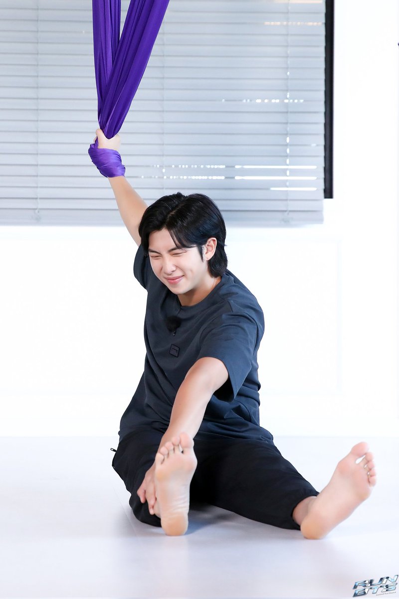 ARMY_fanca's tweet photo. Run BTS! 2022 Special Episode - Fly BTS Fly Part 1 Preview Cuts https://t.co/KXBQiN1Ohp