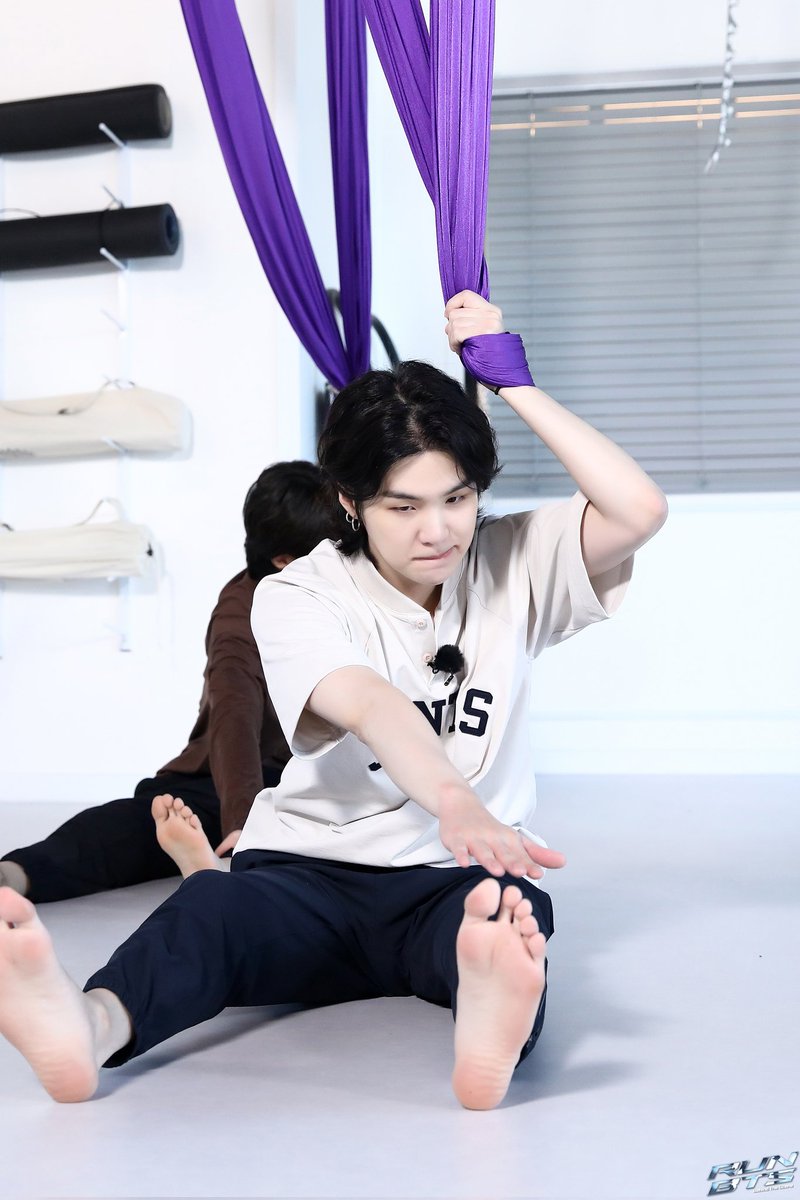 ARMY_fanca's tweet photo. Run BTS! 2022 Special Episode - Fly BTS Fly Part 1 Preview Cuts https://t.co/KXBQiN1Ohp