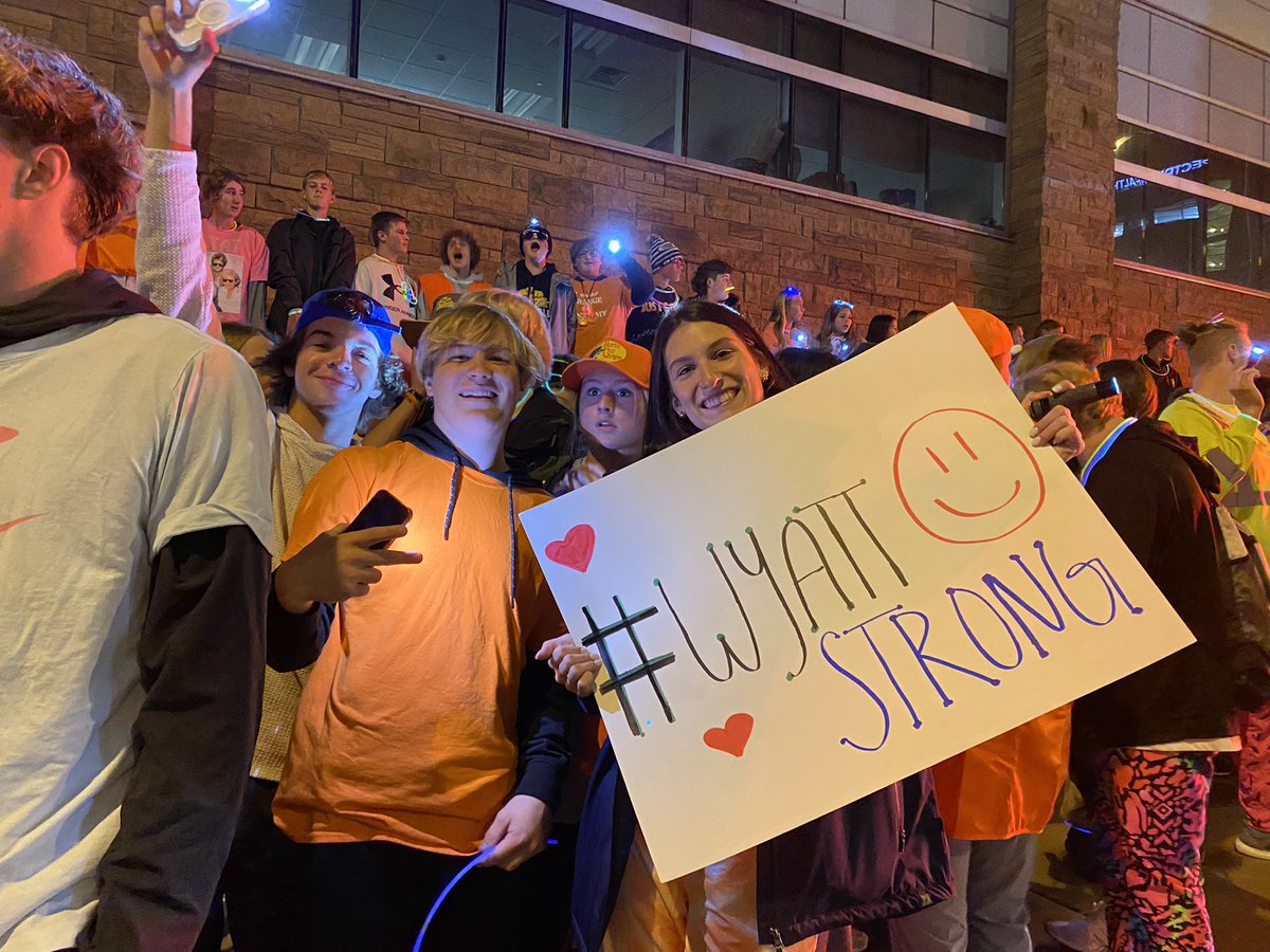 chixsports's tweet photo. Over 175 student athletes and four busses headed to GR for Project Night Lights.  #spreadjoy #keepshining https://t.co/Vr6DzLl1AM