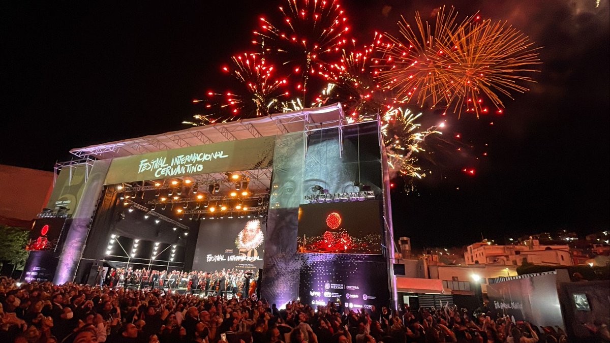 cervantino's tweet photo. ¡50 años!

La #FiestaCervantina tiene vida: hace girar los corazones, los hace bailar en escenarios y fuera de ellos, cantar a todo pulmón, conmovernos hasta las lágrimas. Esta celebración es para ustedes. ¡Los esperamos! https://t.co/fpQKyIJP97