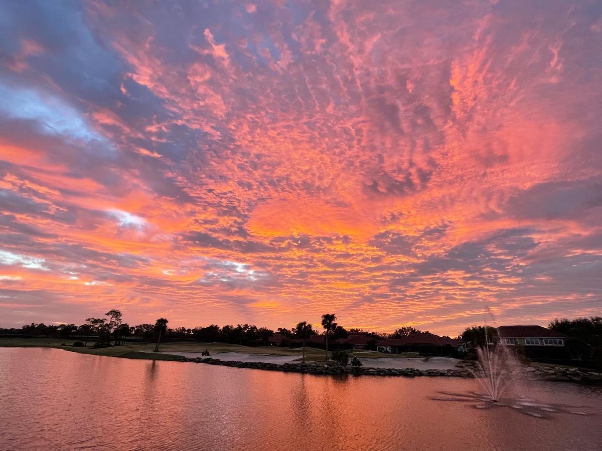 rossmcgee20's tweet photo. Naples, FL @JimCantore https://t.co/hqMXacnVW6