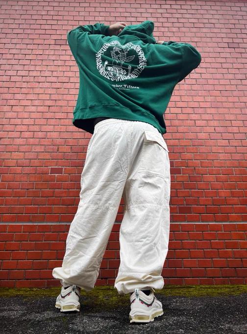 #RAB15th のパーカー

今までにないくらい周囲の「RABミリしら勢」に褒められてます。これが絶賛されるってことか・・・ってなってます。

特に緑の評判がすごい。

「それ、どこの?」って聞かれた時の僕のドヤ顔ときたらそれはもう非常に目に余るものがあったと思います。 