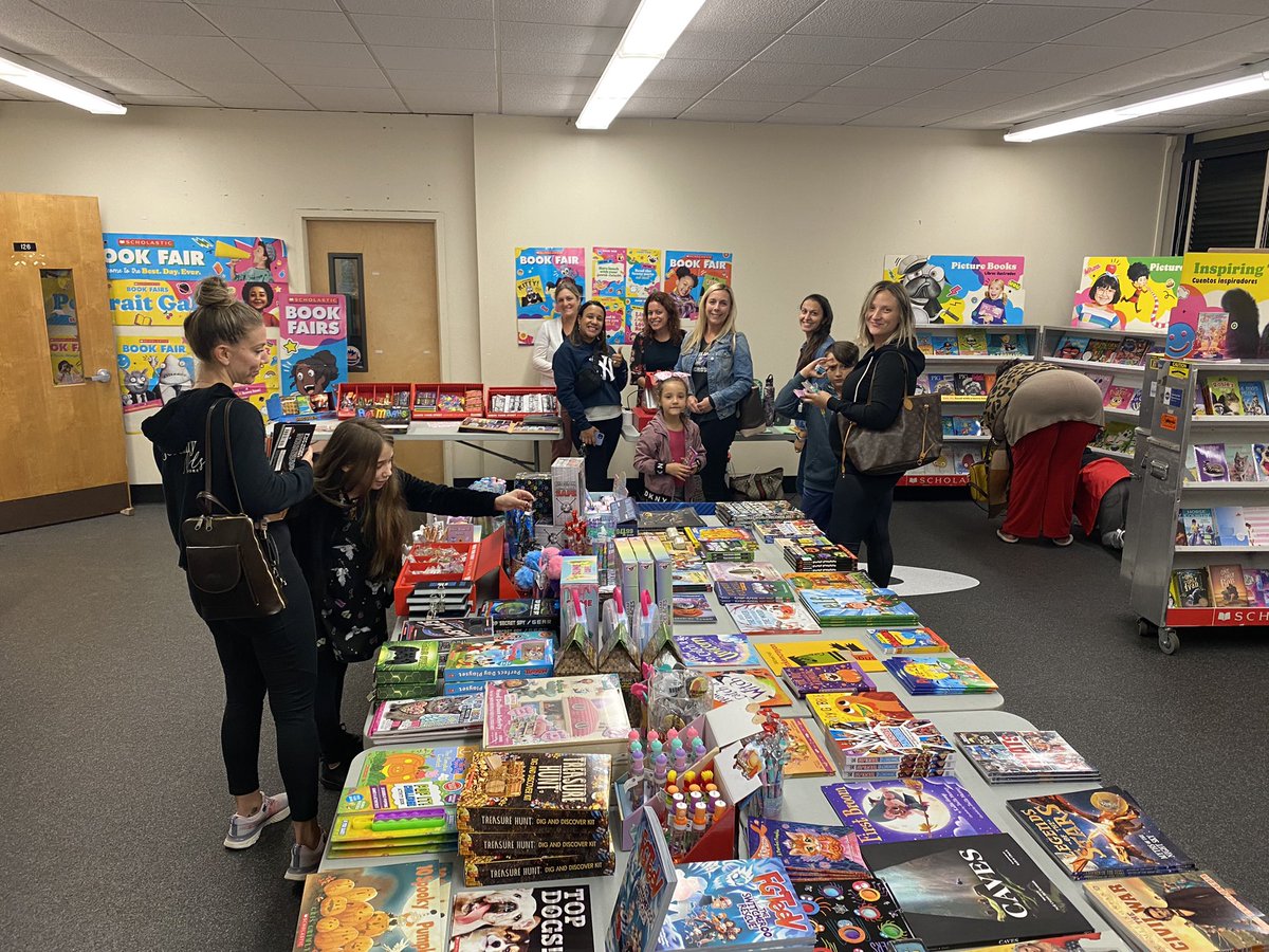 mslaurasays's tweet photo. @CommackRoadPTA’s meeting was full of engagement, energy and community! Nice presentation, @j_cameronjr on @IslipCRES happenings and Growth Mindset. Book Fair Kickoff success! #IslipPride #IslipRising #SuccessAtCRES #BOETrustee https://t.co/43Ca5Wf9rQ